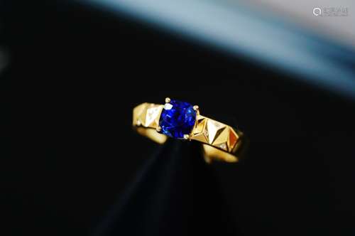 斯里兰卡无烧蓝宝石戒指