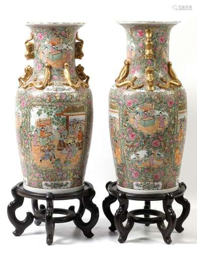 Pair of porcelain vases from Canton, S. XX.