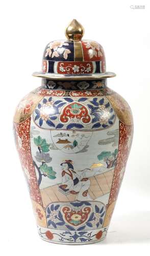 Chinese porcelain vase following the Japanese Imari models, ...