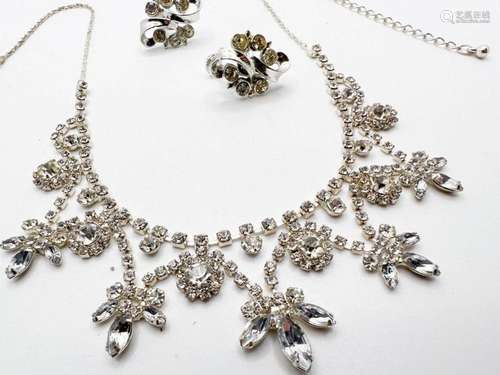 BEAUTIFUL DELICATE STONE NECKLACE