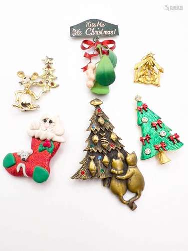 CHRISTMAS LOT , BROOCHES +