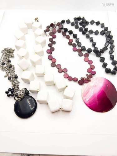 LARGE BULKY NECKLACES LOT