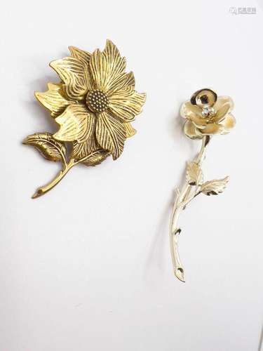 GOLD TONE FLORAL BROOCHES