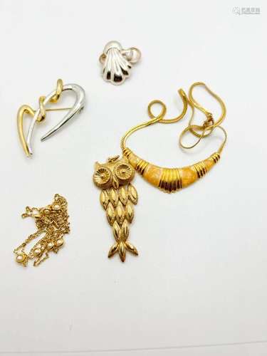 GOLD TONE BROOCHES