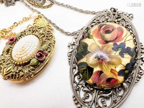 LG FLORAL PENDANT CAMEO NECKLACES