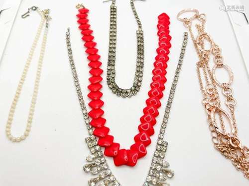 NECKLACE ASSORTMENT LOT