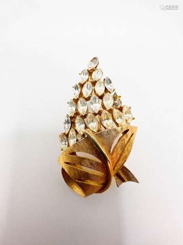 STUNNING BROOCH, AMAZING