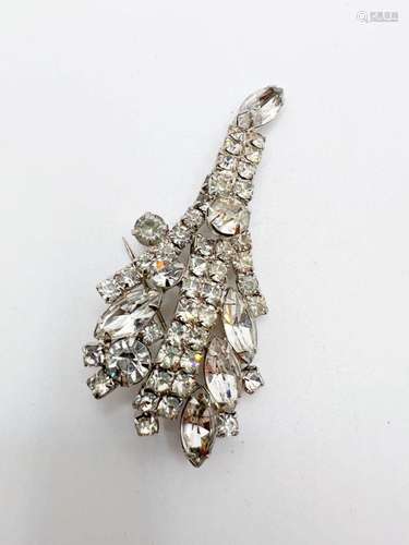 LG ELEGANT BROOCH