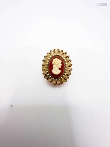 CORO SIGNED CAMEO BROOCH