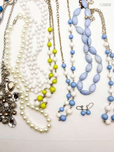 NECKLACE ASSORTMENT LOT