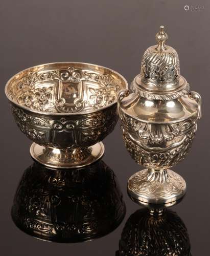 An Edwardian silver bowl, GW, Sheffield 1902, 12cm diameter ...