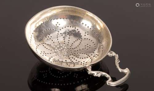 A George III silver strainer with shaped handle CONDITION RE...