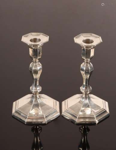 A pair of Victorian silver candlesticks, Sheffield 1893, of ...