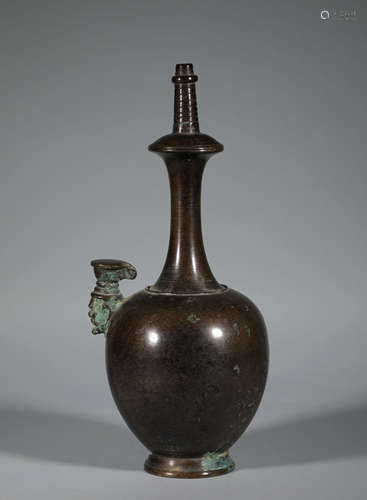 Fine bronze Buddhist worship bottle