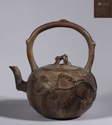 Qing dynasty grape beam purple clay teapot