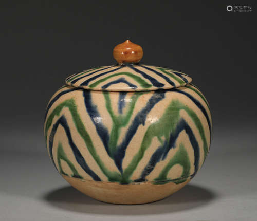 Ancient Chinese three-color jar with lid