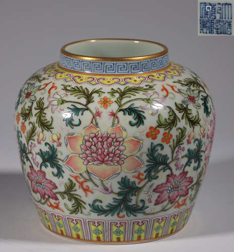 Qing dynasty powder enamel painted gold twined flower patter...