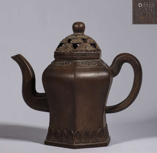 Qing dynasty hollow ruyi moire purple sand pot