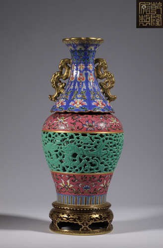 Qing Qianlong enamel ornamental flowers turn heart vase