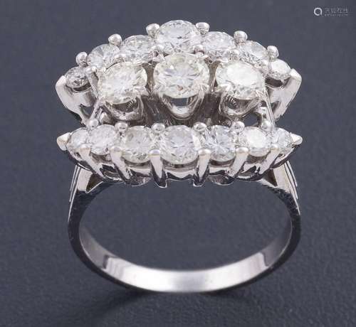 SORTIJA TRESILLO CON HILERAS DE DIAMANTES EN ORO 18 KT Reali...