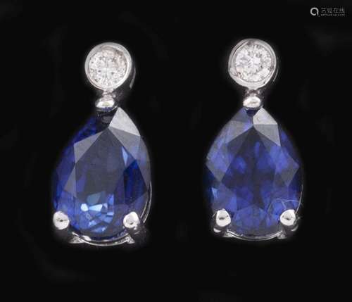 PENDIENTES CON ZAFIROS Y DIAMANTES EN ORO 18 KT Realizados e...