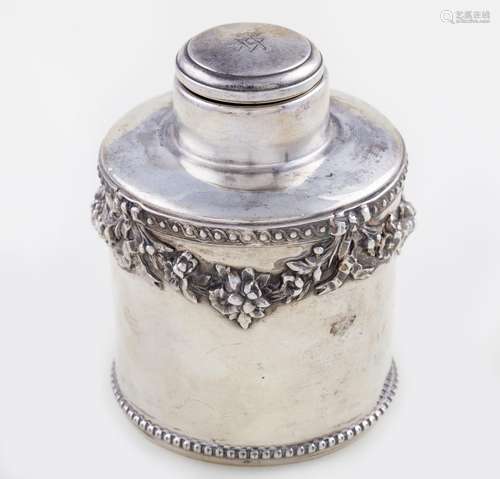 PERFUMERO EN PLATA Con decoración vegetal y floral. Peso: 11...