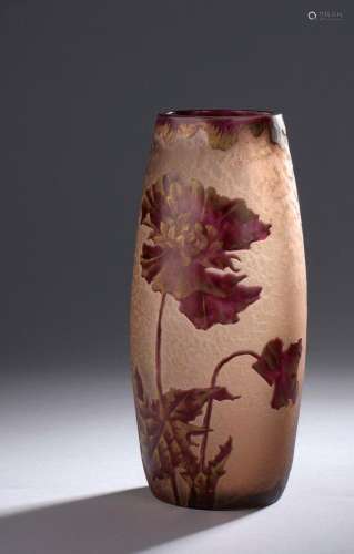 MONTJOYE (attribué à)<br />
Vase ovoïde en verre ambré rosé ...