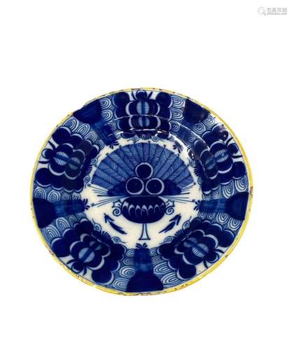 DELFT Hollande <br />
Deux plats rond creux en faience en ca...