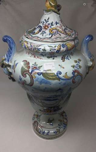 grand pot couvert en faience