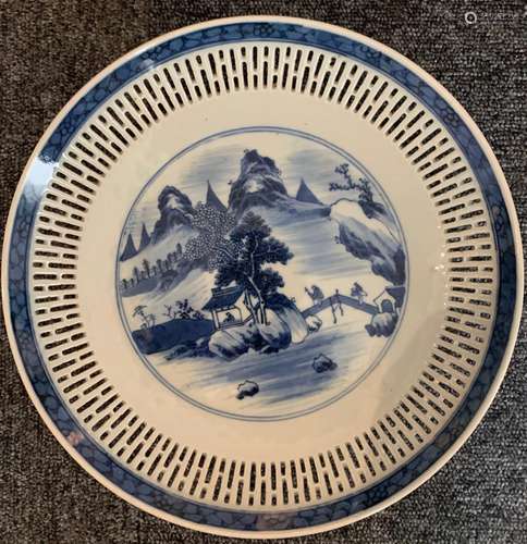 CHINE, Fin XIXème siècle<br />
Coupe en porcelaine décorée e...