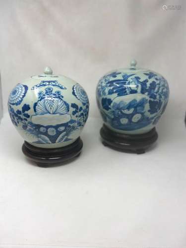 CHINE<br />
Paire de pots à gingembre en porcelaine bleu bla...