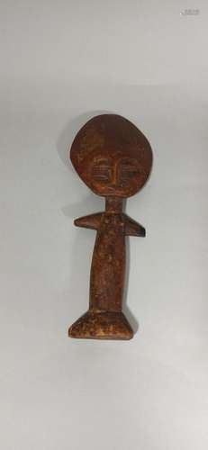 Statuette en bois les bras écartés, <br />
h.:31 cm