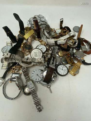 Lot de montres fantaisie en métal argenté, doré et cuir