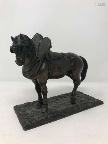 Cheval de trait, épreuve en bronze, sur une terrasse rectang...