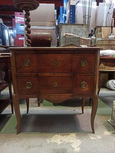 Petit commode rustique en bois naturel ouvrant à deux tiroir...