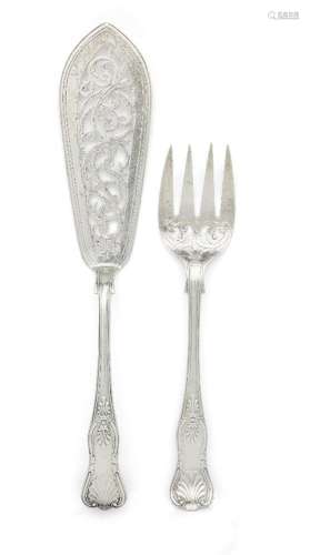 A pair of Edwardian silver fish servers