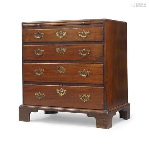 A George III mahogany bachelors chest of drawers