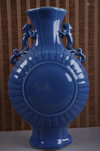 蓝釉双兽耳瓶