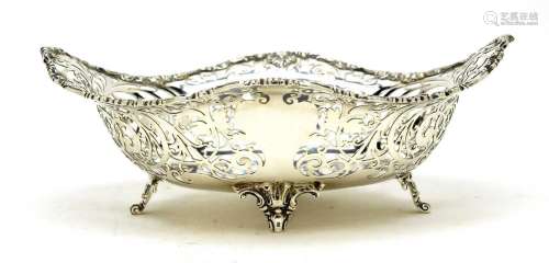 A George V silver dish, by Josiah Williams & Co