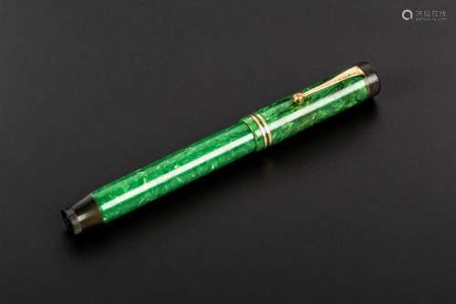 Parker Duofold green jade colour pen