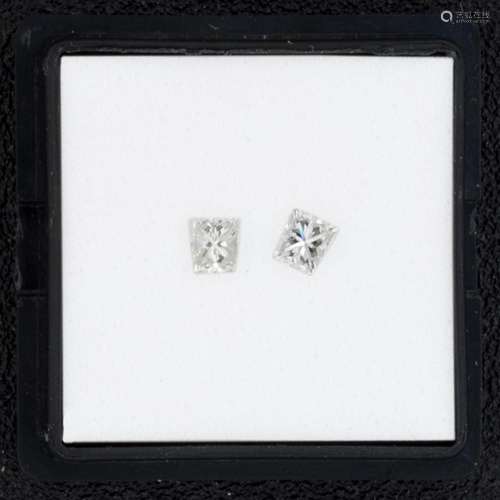 Pair of princess cut diamonds 0,45 cts total