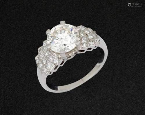 Platinum ring 2,28 cts brilliant