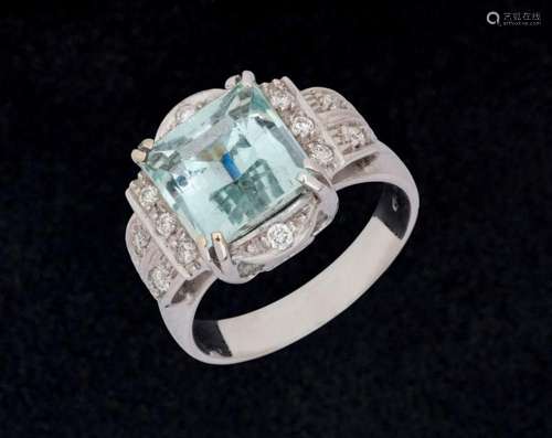 Aquamarine and diamond gold ring