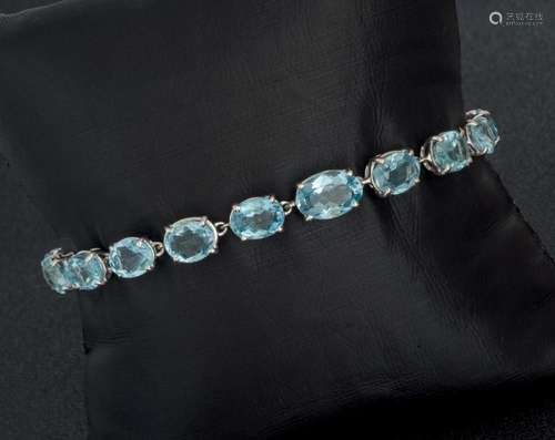 Oval aquamarine bracelet