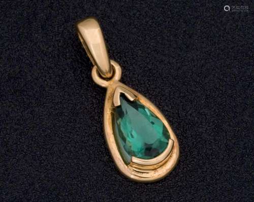 Green tourmaline gold pendant