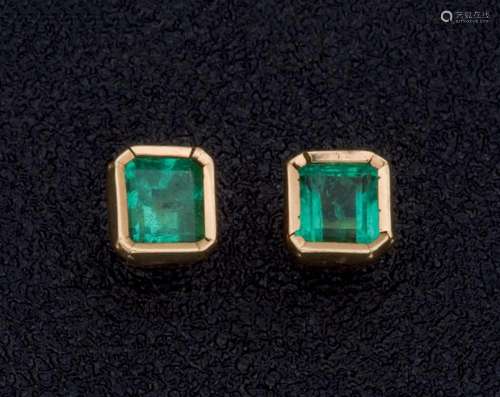 Colombian emerald earrings