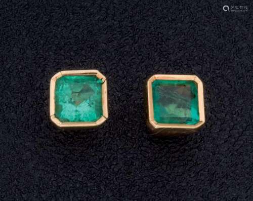 Colombian emerald earrings