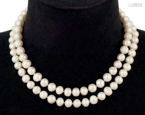 Cultured pearl necklace with gold clasp