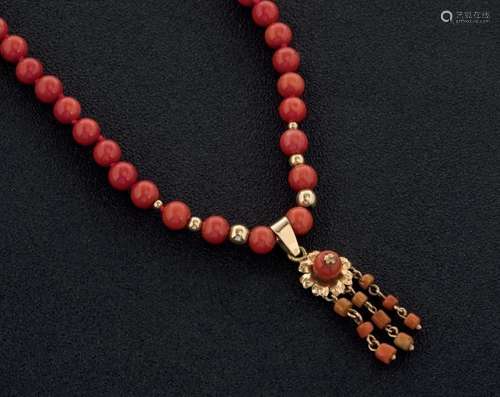 Coral beads necklace with pendant