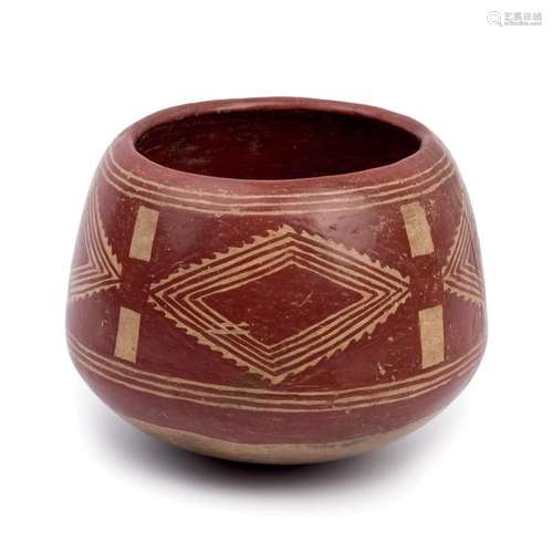 Chupícuaro clay vase